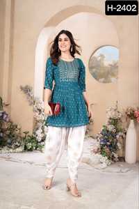 Kurti ชุดเคอร์ทิสพิมพ์ลายฟอยล์สไตล์พรีเมี่ยมจากผู้ผลิตอินเดีย - Product Image 6