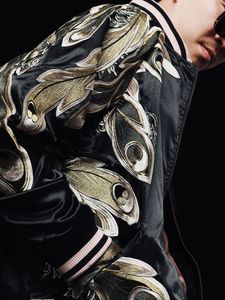 Chaquetas y Abrigos de Béisbol Sukajan de Satén Brillante con Logotipo Personalizado para Hombre, Chaqueta de Algodón, Chaqueta Universitaria de Invierno, Fabricada en Fábrica de Alta Calidad - Product Image 2