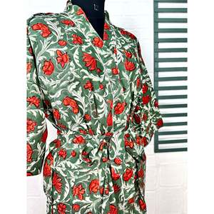 Bata de Casa Ligera de Algodón Estilo Boho-Kimono con Estampado de Mariposas y Flores Hecho a Mano en India, Ideal como Cubrebaño - Product Image 4