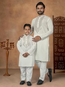 Dhwaja Export - Ensemble Kurta Pajama Traditionnel en Soie Pure Noire Premium, Sans Plis, avec Ensemble Assorti Père et Fils - Product Image 3