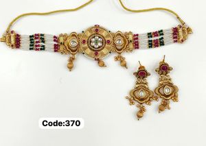 Ensemble de colliers en perles à double couche charmant avec finition dorée pour les mariages indiens, les demoiselles d'honneur et les fêtes de fiançailles - Product Image 2