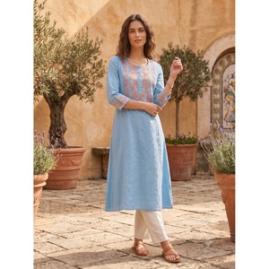 Chemisier en coton brodé bleu ciel pour femme, imprimé floral, tissu popeline, tenue ethnique indienne traditionnelle, col rond, manches courtes, séchage rapide - Product Image 1