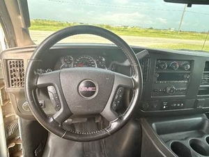 Fourgon utilitaire pleine grandeur d'occasion 2022 – Véhicule de transport commercial haute capacité - Product Image 2