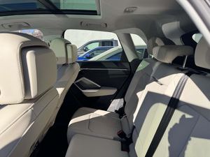 Q-3 PREMIUM S LINE 45 TFSI 2025 USADO, Bajo Kilometraje, Motor en Buen Estado, Neumáticos R18, Techo Panorámico, Faros LED, Listo para Enviar - Product Image 4