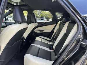 Lexus NX 250 AWD Automatique 2024, Jantes en Alliage R17, Sièges en Cuir, Système de Navigation, Démarrage à Distance, Toit Ouvrant, Sièges Chauffants - Product Image 3