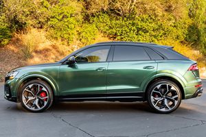 Certificado cuidadosamente usado 2022 A-u-d-i RS Q8 perfecto estado - Product Image 2