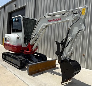 Miniexcavadora Takeuchi TB235-2 con Motor Isuzu, Cilindro Hidráulico Laidong, Motor Poclain, Tipo Oruga, Bomba Hidráulica de Alta Presión - Product Image 4