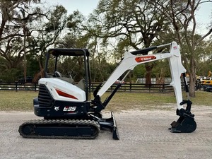 Tracteur à roues E35 <span class=keywords><strong>2013</strong></span> avec moteur et boîte de vitesses, prêt à la vente. Mini-excavatrice avec remorque, également disponible à la vente. - Product Image 3