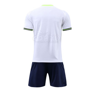 Uniforme de fútbol profesional de 100% poliéster para hombres, diseño personalizado, técnica de alta sublimación, logotipo directo de fábrica verde en blanco - Product Image 2