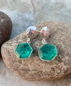 Boucles d'oreilles hexagonales en cristal émeraude en argent sterling 925 pour femmes pour mariage ou fête - Product Image 1