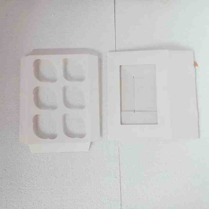 Custom Made 12 Piece Cup Cake Boxes with Inserts Also Available with Your logo Print Suitable for Cake Shops and Bakeries