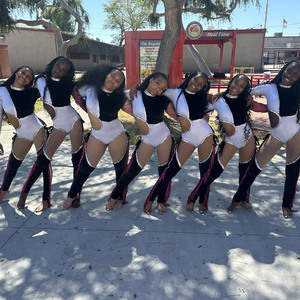 Ropa de actuación en blanco y negro con lentejuelas brillantes y uniforme Majorette con flecos <span class=keywords><strong>para</strong></span> traje de <span class=keywords><strong>baile</strong></span> <span class=keywords><strong>para</strong></span> niñas - Product Image 1