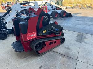 ENVÍO GRATUITO TORO DINGO TX1000 Mini Cargadora Compacta con Certificación EPA y CE, Cilindro Hidráulico Eaton, Motor Principal, Bomba, Caja de Cambios, Engranajes, PLC - Product Image 3