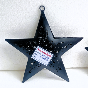 Adorno hecho a mano para árbol de Navidad de estrella plateada Metal pulido tamaño personalizado hecho en Reino Unido por Metal Foundry - Product Image 1