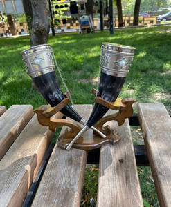 Tasse à corne à boire de style viking fabriquée à la main Design animal poli Portable matériau organique de haute qualité pour l'artisanat naturel - Product Image 1