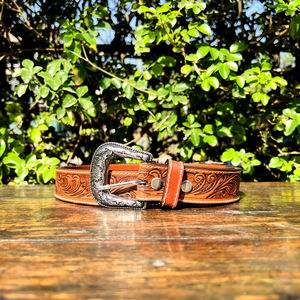 เข็มขัดหนังแท้ Gaucho Premium Classic แบบเต็มเม็ด ลายแกะสลักสไตล์ตะวันตก พร้อมดีไซน์งานฝีมือและหัวเข็มขัดทองเหลือง สำหรับใช้งานลำลอง - Product Image 2