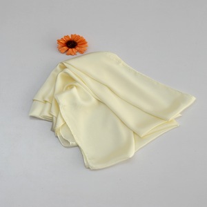 Colección de Elegantes Pañuelos de Seda - Product Image 1