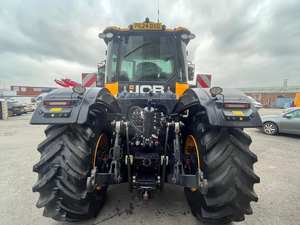 Tracteur agricole haute performance conçu pour une fiabilité énergétique accrue et des solutions agricoles avancées, disponible à la vente - Product Image 4