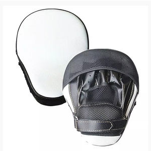 Mitaines Focus en cuir blanc et noir avec couvre-chef gris-Ensemble de matériel d'entraînement de boxe - Product Image 1