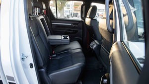 NUOVO 2026 HI LUX GR SPORT 4X4 Pickup Doppia Cabina 4.0L Turbo Benzina Basso Chilometraggio Pronto per la Spedizione LHD RHD Pronto per l'Esportazione - Product Image 5