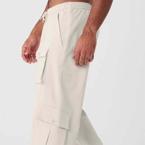 Pantalones Ripstop ecológicos y sostenibles para hombre hechos de materiales reciclados ligeros y duraderos para exploración urbana - Product Image 3