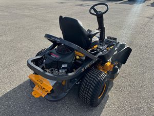 Tracteur de pelouse industriel Cub Cadet Z3 127 S à moteur monocylindre 4 temps avec bac à herbe de 100 L - Product Image 4