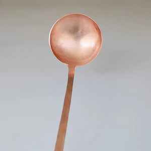 Cuchara de cobre natural, cuchara hecha a mano asequible para comidas diarias, cocina y uso en la cocina, cuchara de cobre duradera de AALIYAN IMPEX - Product Image 5
