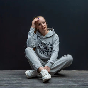 Sudadera con Capucha de Jersey 100% Algodón para Mujer, Estilo Casual, Logotipo Bordado Estampado en la Parte Delantera, Sostenible - Product Image 1