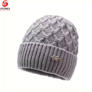 Bonnet en peluche unisexe en acrylique 100% pour l'hiver, bonnet tricoté chaud pour hommes et femmes, doux pour les sports de plein air, le ski et la plage - Product Image 6