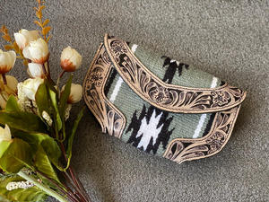 Nouvelle pochette en cuir usiné aztèque occidental élégant véritable sacs à main d'outillage marron Vintage faits à la main pochette en cuir matelassé aztèque Unique - Product Image 4