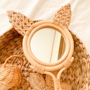Miroir de lapin en rotin naturel vintage fait à la main pour enfants avec logo personnalisé - Product Image 2