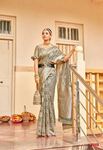 Colección de festivales de calidad estándar, Sari de seda Banarasi pesado, Kanchipuram, proveedor de exportaciones indias de SHREE, ropa para mujeres y niñas - Product Image 4