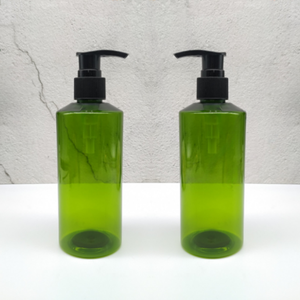 Vente en gros PET vide 300ml - 24mm 29g bouteilles vertes avec bouchon de tête de pompe personnalisé pour shampooing revitalisant cosmétiques bouteilles d'emballage - Product Image 1