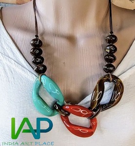 Collar largo de cuentas de resina de perlas azules de diseñador, cuentas de cristal de semilla de corte de corazón, gargantilla de eslabones, collar bordado para fiesta de mujer - Product Image 4