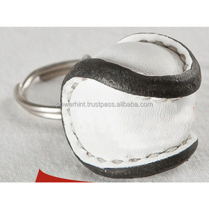 Porte-clés en cuir de vachette personnalisable de haute qualité avec boules en néoprène et en silicone, logo personnalisé pour les fans de baseball - Product Image 5