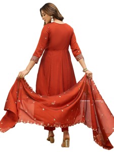 Conjunto de Kurta Anarkali de Seda Vichitra Roja para Mujer, con Pantalón y Dupatta, Elegante, con Relieve, de Secado Rápido, Largo hasta el Suelo, Corte Holgado, para Bodas - Product Image 4