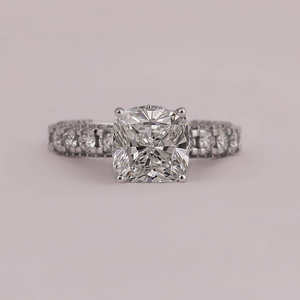 Laboratorio de corte de cojín de 3,0 CT cultivado con piedras preciosas verdes y diamantes redondos Ajuste de Halo oculto de moda en anillo de diamante de oro sólido de 18KT - Product Image 3