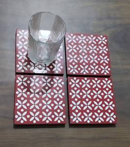 แผ่นรองแก้วฝังเรซินแบบพรีเมี่ยมพร้อมฐานไม้แผ่นรองเครื่องดื่มทนทานต่อรอยขีดข่วนสำหรับใช้ในสำนักงานและใช้ในบ้าน - Product Image 4