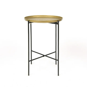 Plateau rond martelé or en métal avec support noir Table d'appoint artisanale pour la décoration du salon - Product Image 5