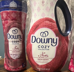 Las cuentas aromáticas Downy Cozy hacen que su ropa huela increíble y se sienta suave Compre hoy Entrega rápida y garantía de calidad premium - Product Image 4