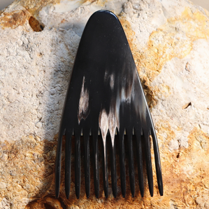 Peigne à poux en corne de buffle Peigne en corne antique naturel fabriqué à la main Peigne de style paon au prix le plus bas - Product Image 2