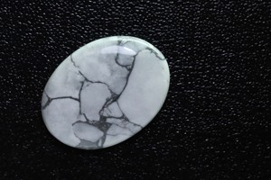 Superbe pierre précieuse naturelle Howlite dos plat lisse poli ovale coupe cabochon lâche A.A.A Grade jeu de couleur au prix de gros - Product Image 5