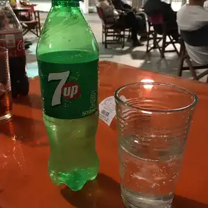 7up कार्बोनेटेड शीतल पेय नियमित पीईटी 12x500ml