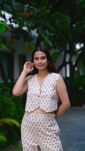 Conjunto de Top Corto sin Mangas con Estampado Pastel y Pantalones Anchos para Mujer, Ligero, Elegante y Cómodo para el Verano - Product Image 2