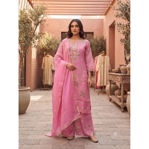 Transformez votre style estival et faites une déclaration élégante avec ce palazzo en mousseline de coton imprimé rose pour femme, une pièce exquise. - Product Image 1