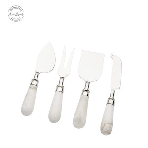 Elegante juego de cuchillos para queso con mangos de lunares, cuchillas duraderas de acero inoxidable para cortar y servir sin esfuerzo - Product Image 4