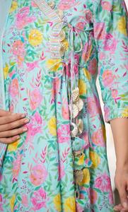 Avec Angrakha vert Anarkali dans une base en coton avec imprimé floral gota pati glands cravate paillettes, et miroir emb - Product Image 3