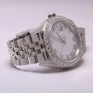 Reloj de Pulsera de Cuarzo con Esfera Negra Completamente Adornada con Diamantes de Moissanita, Unisex, Lujoso, Elegante, de Acero Inoxidable, Blanco y Dorado - Product Image 1