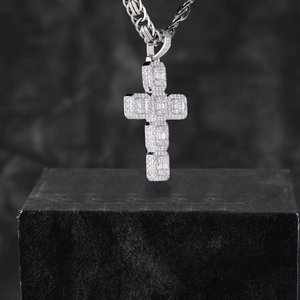 Pendentif croix en argent sterling 925 plaqué rhodium unisexe pour hommes et femmes coupe ronde D couleur VVS Moissanite diamant - Product Image 4