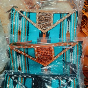 Nouveau Western élégant en cuir repoussé couverture de selle pochette femmes conçu sac à main vente chaude en cuir repoussé Unique sac à bandoulière - Product Image 5